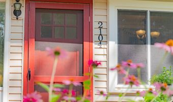 2104 S Circle Dr, Ann Arbor, MI 48103