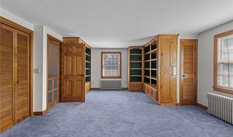 21 Foxhill Ave, Bristol, RI 02809