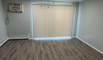 215 S Hale St 8A, Addison, IL 60101
