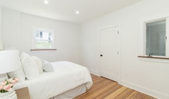 89 Commerce St, Clinton, CT 06413