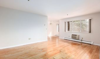 28 Rollingwood Dr 28, Brookfield, CT 06804