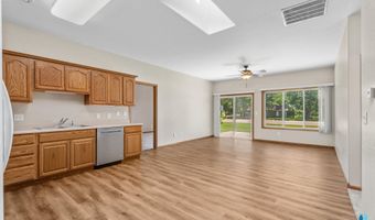 701 S 3rd St, Beresford, SD 57004