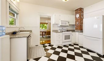 307 N Main St, Ashland, OR 97520