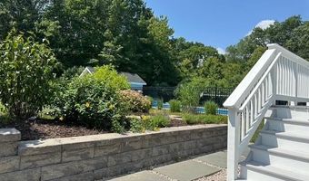 7 Hidden Meadows Dr, Charlestown, RI 02813