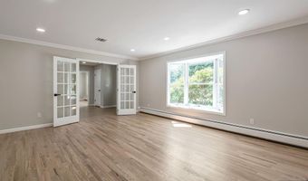31 Gloria Dr, Allendale, NJ 07401