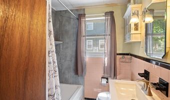 300 W 3RD Ave, Barrington, NJ 08007