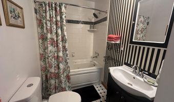 10 Greenbrier Dr, Alderson, WV 24910