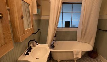204 CORAL St, Beach Haven, NJ 08008