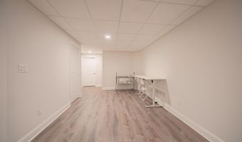 3081 N Spurway Dr, Ann Arbor, MI 48105
