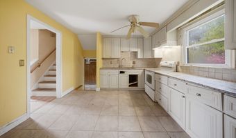 218 Woodland Ave, Bloomfield, CT 06002