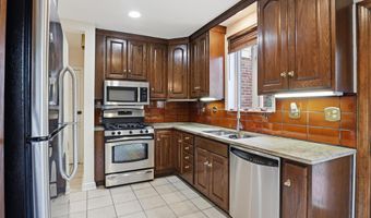 2620 FORT SCOTT Dr, Arlington, VA 22202