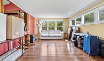 8 N AVON Dr, Claymont, DE 19703