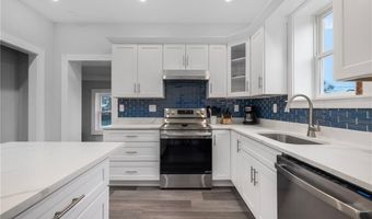 10 Braman St 1, Newport, RI 02840