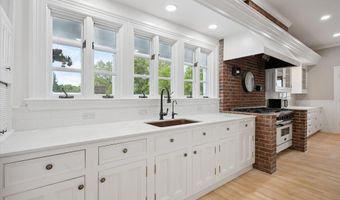 75 W Broadway, Bangor, ME 04401