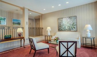 4390 LORCOM Ln #102, Arlington, VA 22207