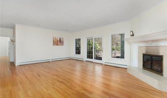 4 Christopher Dr, Lincoln, RI 02865