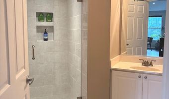 5924 FOUNDERS HILL Dr 302, Alexandria, VA 22310