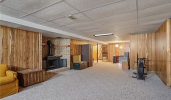 136 N Chillicothe Rd, Aurora, OH 44202