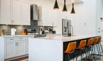 122 College St #301, Asheville, NC 28801