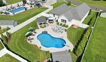 112 Farmington Cir, Agawam, MA 01030