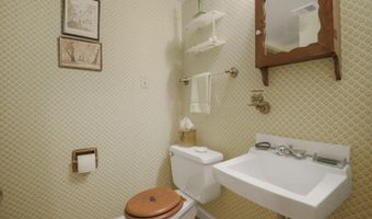 9921 KENTSDALE Dr, Potomac, MD 20854
