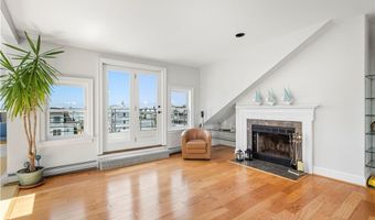 433 Thames St E, Newport, RI 02840