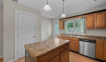 9 River Walk Dr 9, Brooklyn, CT 06234