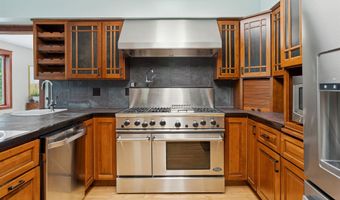 1331 N BRIARCLIFF Dr, Appleton, WI 54915