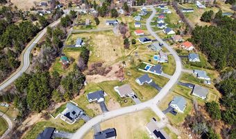 112 Fieldstone Dr, Augusta, ME 04330