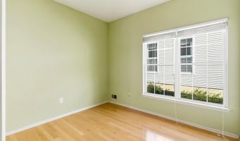 16 Greenways Ln, Lakewood, NJ 08701