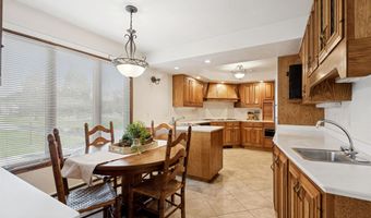 2213 SUNRISE Dr, Appleton, WI 54914