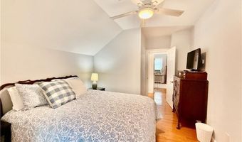 18 Carey St, Newport, RI 02840
