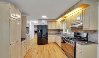 77 Hemlock Rdg, Berlin, CT 06037