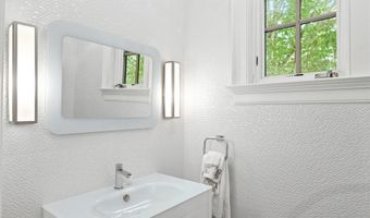 20 Devonshire Ln, Amagansett, NY 11930