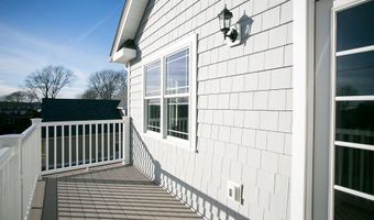 107 Orchard Ave, Middletown, RI 02842