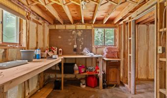 70 Meredith Ln, Barnstead, NH 03225