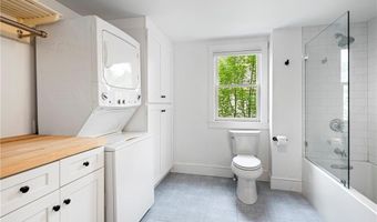 47 Second St, Newport, RI 02840