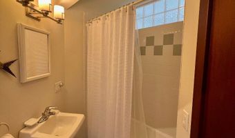 382 Lighthouse Rd, Aquinnah, MA 02535
