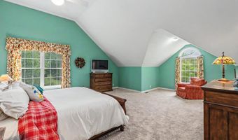 14 Karolina Ln, Bedford, NH 03110