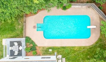 63 Derbyshire Dr, Cranston, RI 02921