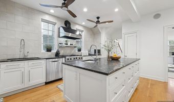 617 Avenue E, Bayonne, NJ 07002
