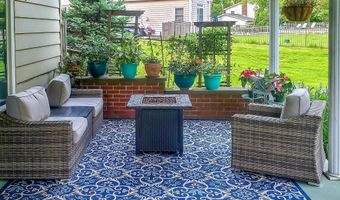 9 Delno Dr, Danbury, CT 06811