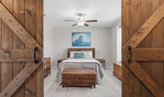 5052 WHITE CHICORY Dr, Apollo Beach, FL 33572