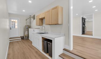 16 Larboard St, Beachwood, NJ 08722