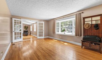 29 Maple Dr, Bedford, NH 03110