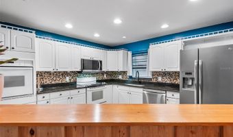 905 VAN Dr, Auburndale, FL 33823