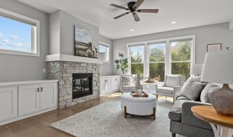 5644 N SUMMERLAND Dr, Appleton, WI 54913