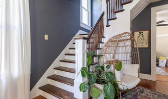 120 W Locust St, Aurora, MO 65605