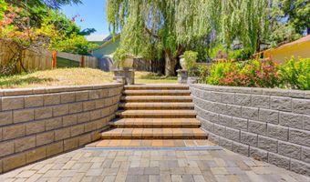307 N Main St, Ashland, OR 97520