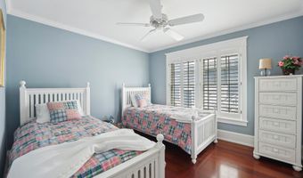 73 E 25th St, Avalon, NJ 08202